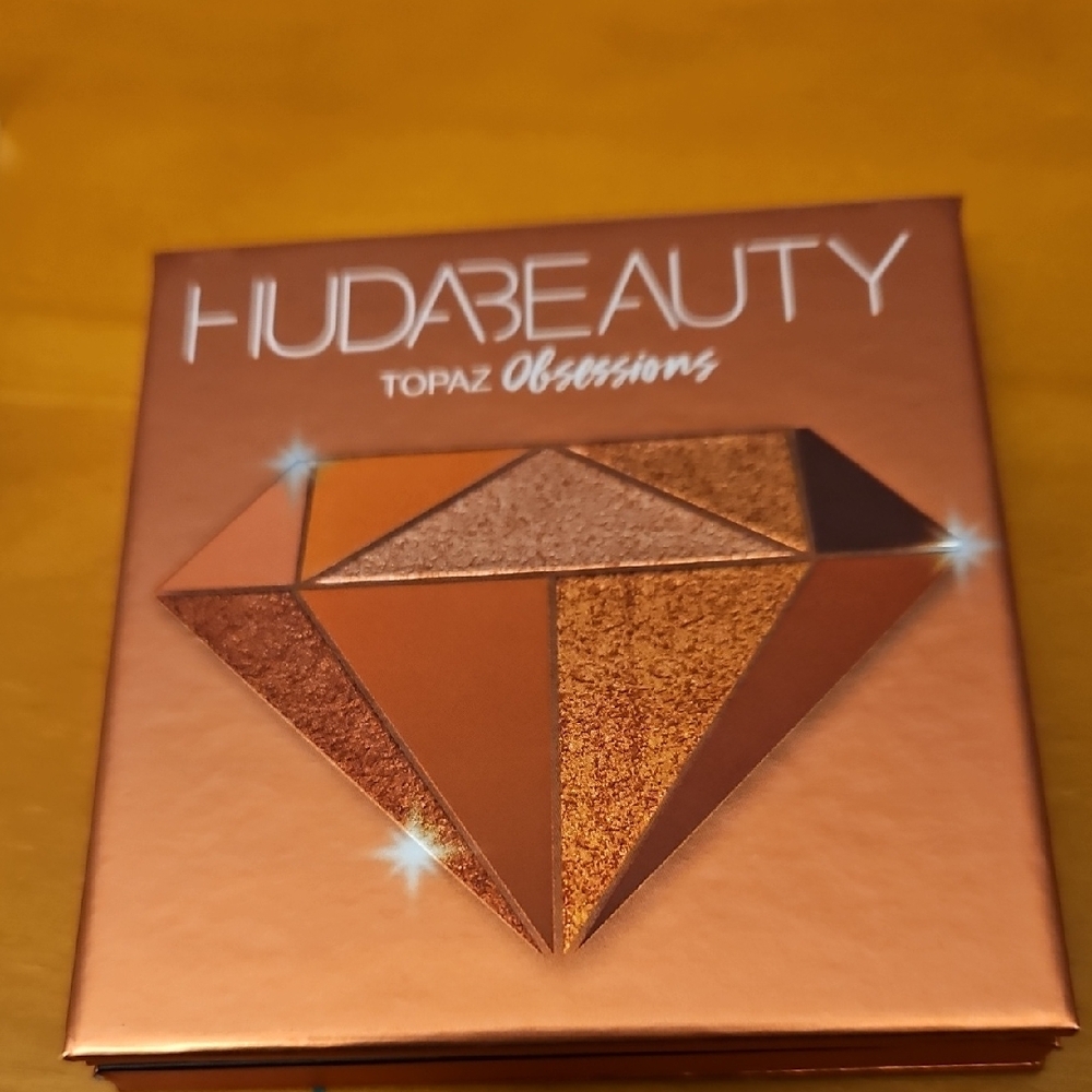 HUDA BEAUTY Eyeshadow Palette - Rich Browns and Golds - Picture 2 of 4